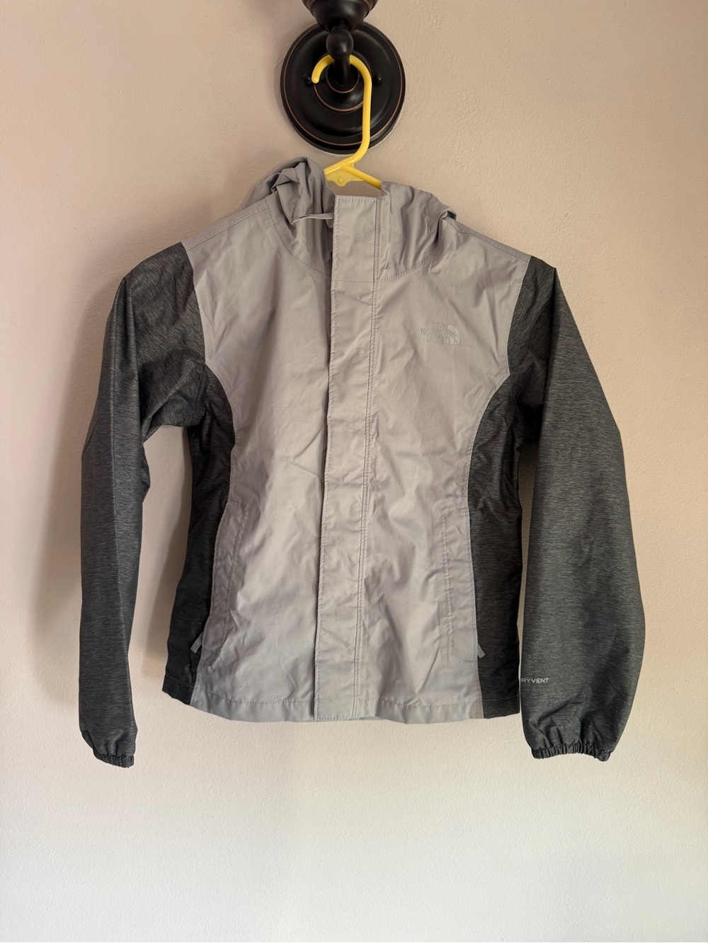 The North Face Girls DryVent Waterproof Hooded Rain Jacket Gray Size S (7/8)
